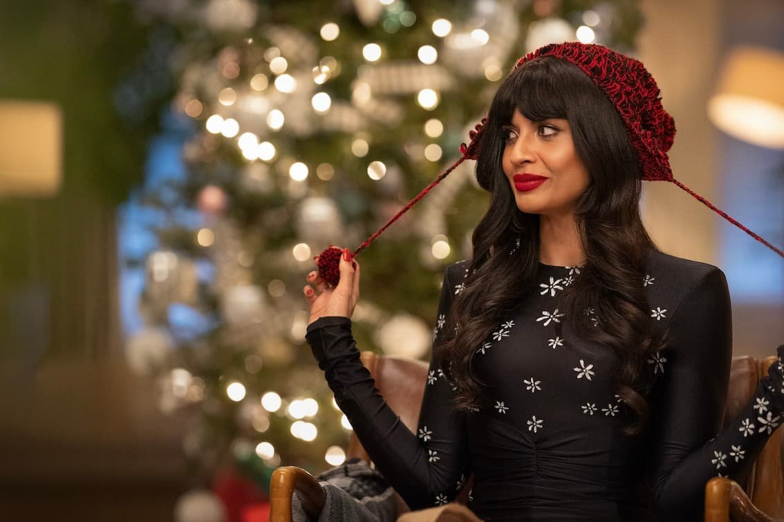 A-Merry-Little-Ex-Mas-Cast-Netflix-Jameela-Jamil-Tess (1)